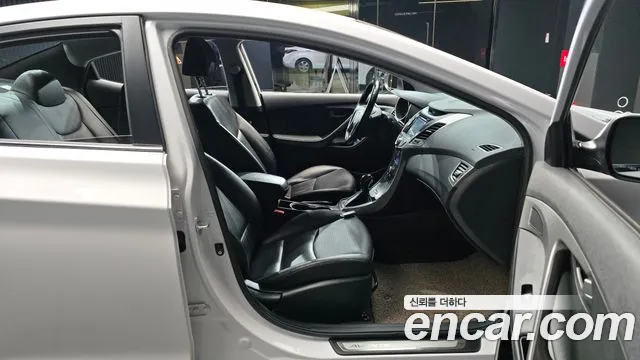 Hyundai AVANTE 2015 — фото 11