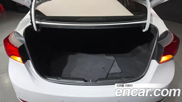 Hyundai AVANTE 2015 — фото 20