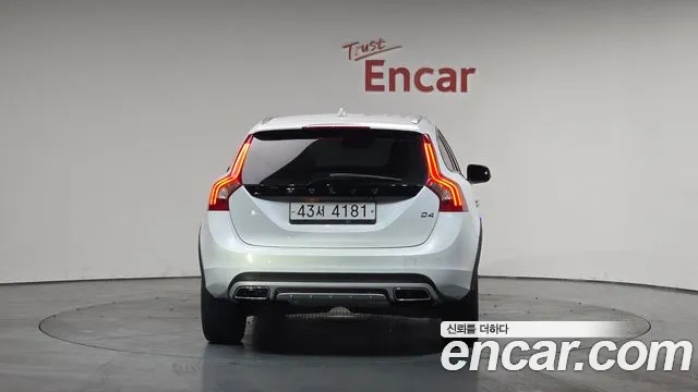 Volvo V60 2018 — фото 4