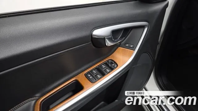 Volvo V60 2018 — фото 14