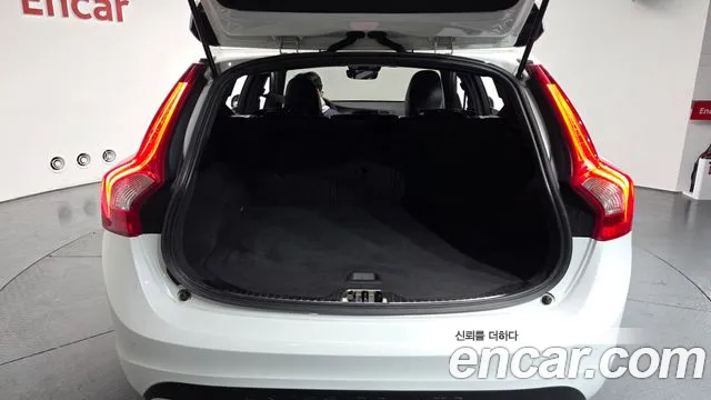 Volvo V60 2018 — фото 20