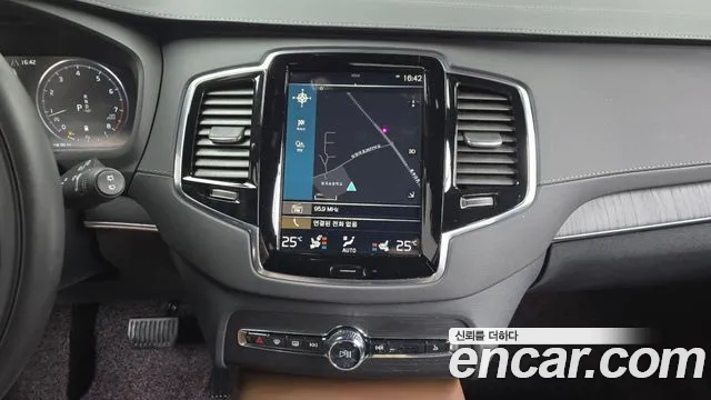 Volvo XC90 2021 — фото 14