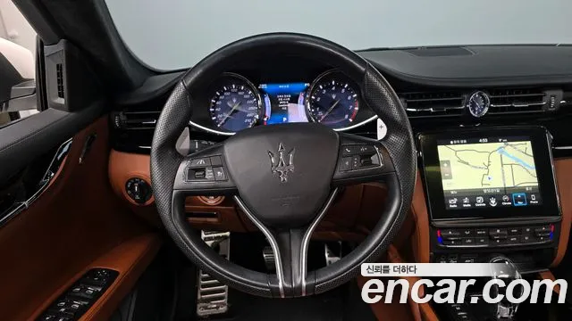 Maserati Quattroporte 2017 — фото 13