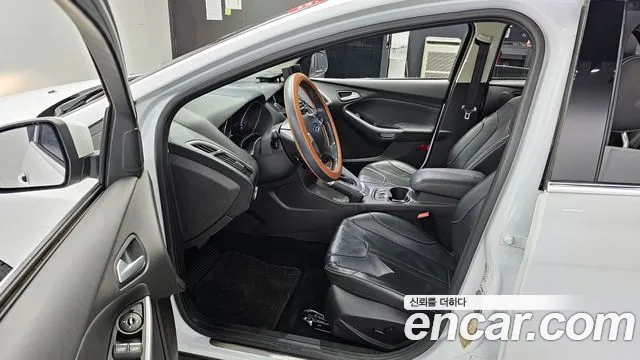 Ford Focus 2015 — фото 10