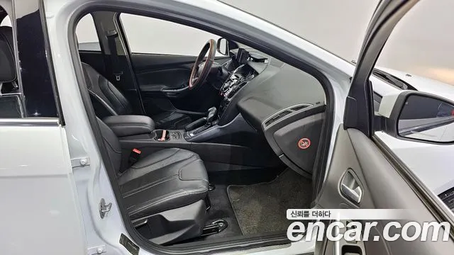 Ford Focus 2015 — фото 11