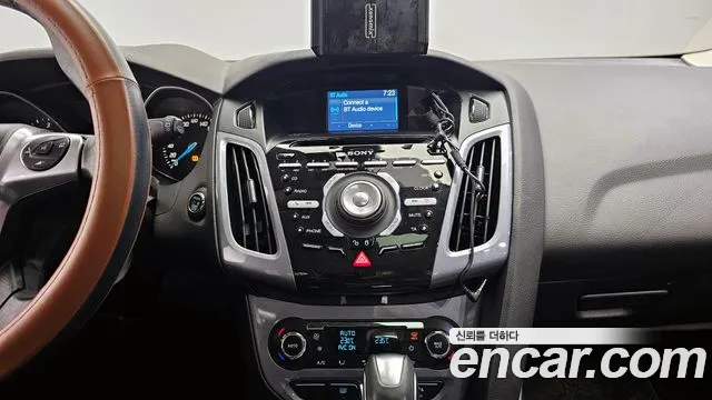 Ford Focus 2015 — фото 14