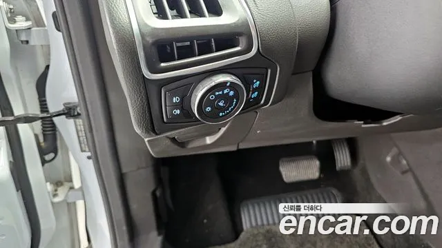 Ford Focus 2015 — фото 15