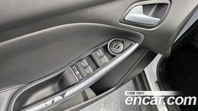 Ford Focus 2015 — фото 16