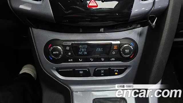 Ford Focus 2015 — фото 19