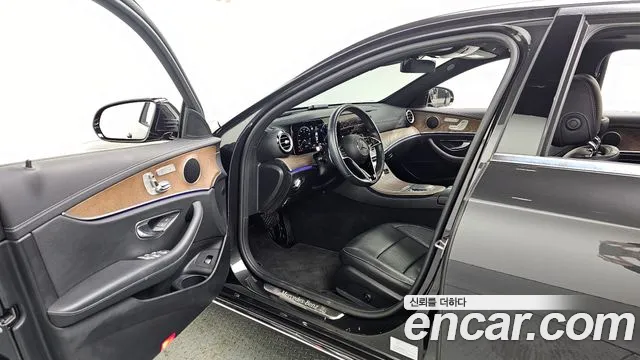 Mercedes-Benz E-Class 2021 — фото 10