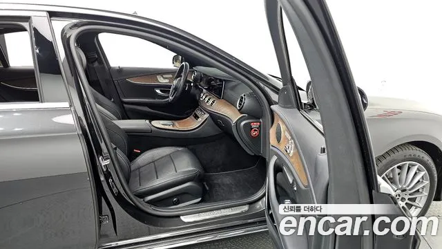 Mercedes-Benz E-Class 2021 — фото 11