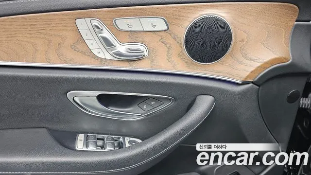 Mercedes-Benz E-Class 2021 — фото 18