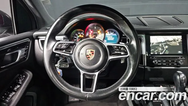Porsche Macan 2017 — фото 11