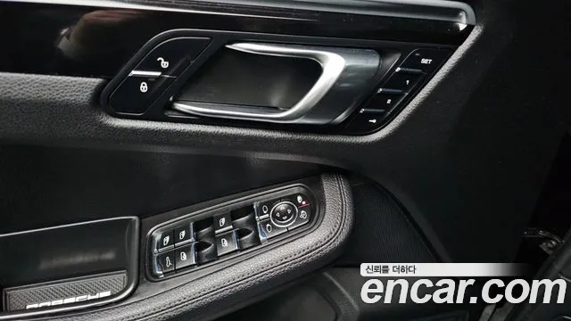 Porsche Macan 2017 — фото 15