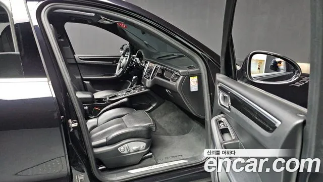 Porsche Macan 2017 — фото 17