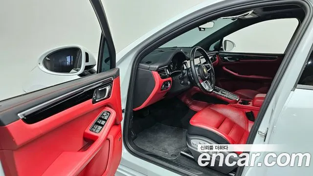 Porsche Macan 2021 — фото 11