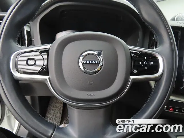 Volvo XC60 2019 — фото 9