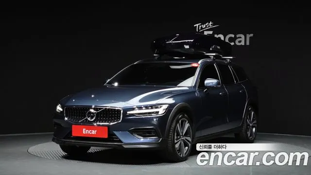 Volvo V60 2021 — фото 1