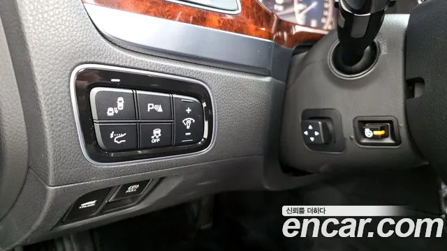 Hyundai Equus 2014 — фото 16