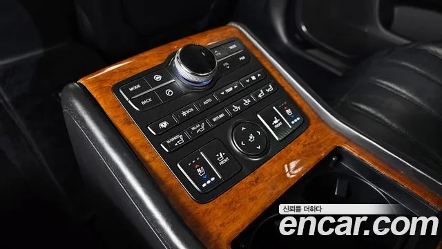 Hyundai Equus 2010 — фото 19