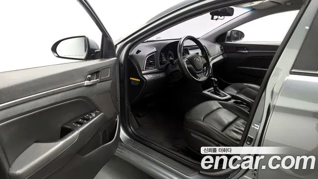 Hyundai AVANTE 2016 — фото 10