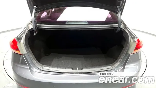 Hyundai AVANTE 2016 — фото 20