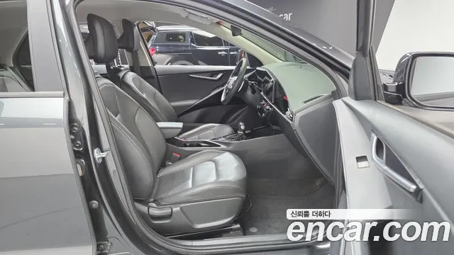 Kia Niro 2022 — фото 10