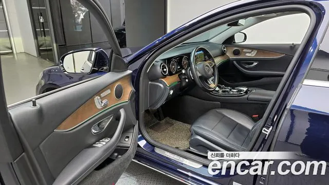 Mercedes-Benz E-Class 2018 — фото 11