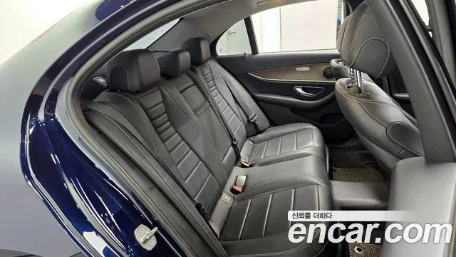 Mercedes-Benz E-Class 2018 — фото 12