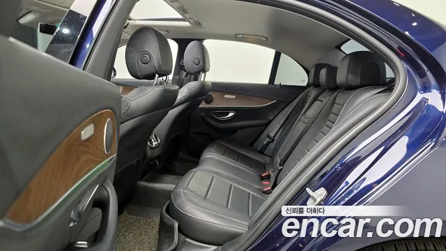 Mercedes-Benz E-Class 2018 — фото 13