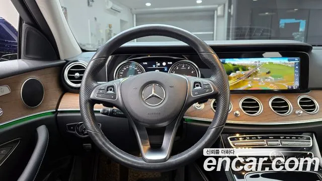 Mercedes-Benz E-Class 2018 — фото 14