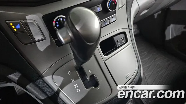 Hyundai Starex 2017 — фото 9