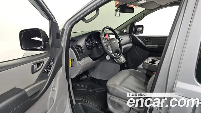 Hyundai Starex 2017 — фото 10