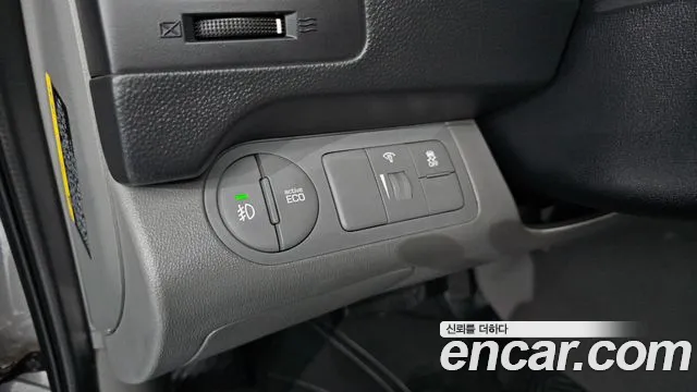Hyundai Starex 2017 — фото 14