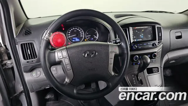 Hyundai Starex 2017 — фото 16