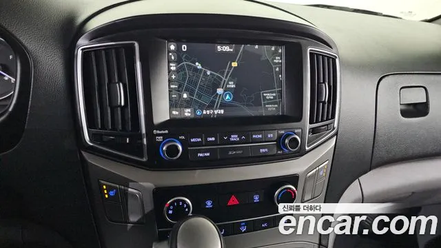 Hyundai Starex 2017 — фото 17