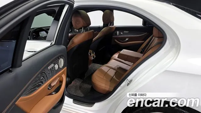 Mercedes-Benz E-Class 2021 — фото 11