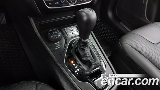 Jeep Cherokee 2021 — фото 9