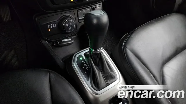 Jeep Renegade 2018 — фото 9