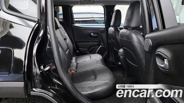 Jeep Renegade 2018 — фото 12