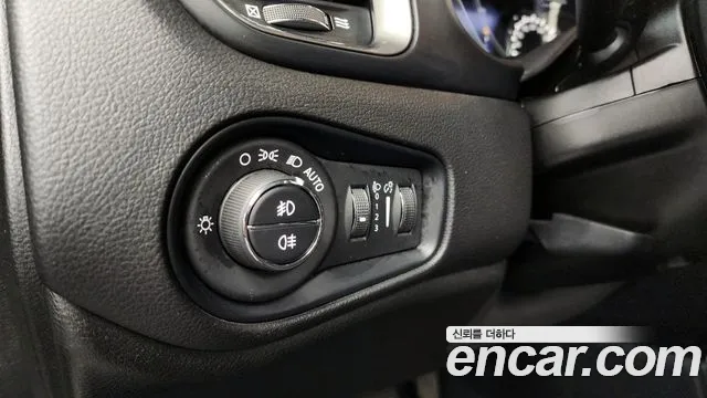 Jeep Renegade 2018 — фото 16