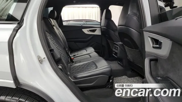Audi Q7 2023 — фото 12
