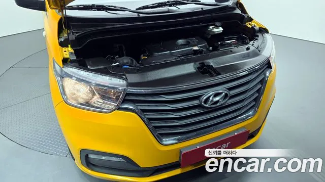 Hyundai Starex 2019 — фото 6