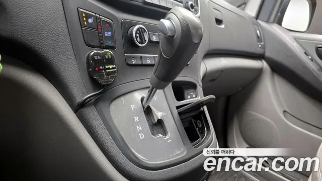 Hyundai Starex 2019 — фото 9