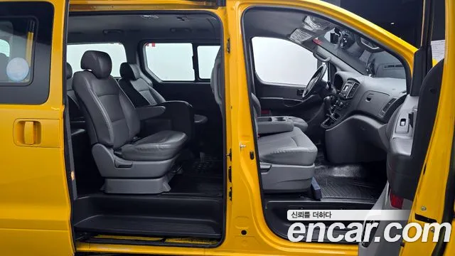Hyundai Starex 2019 — фото 10
