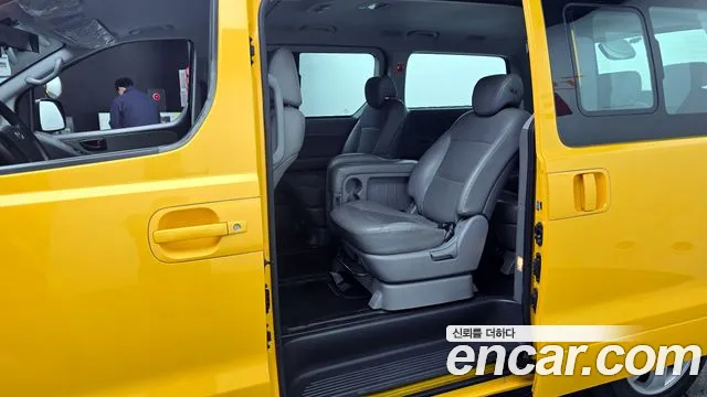 Hyundai Starex 2019 — фото 12