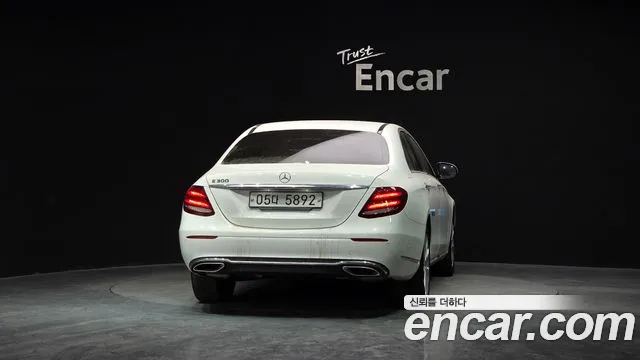 Mercedes-Benz E-Class 2019 — фото 4