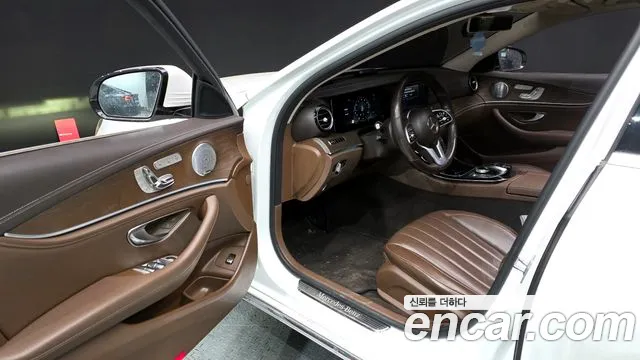 Mercedes-Benz E-Class 2019 — фото 10