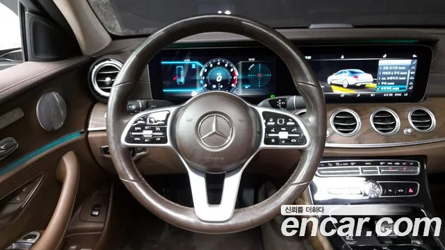 Mercedes-Benz E-Class 2019 — фото 13