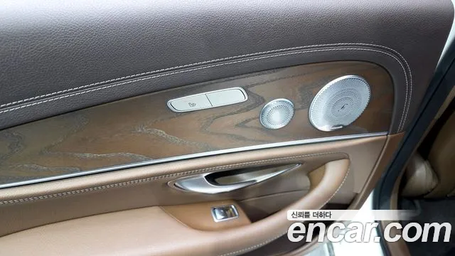 Mercedes-Benz E-Class 2019 — фото 17